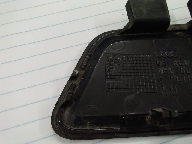 bontott AUDI A3 Első Vonószem Burkolat