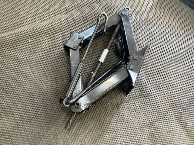 bontott AUDI A3 Emelő