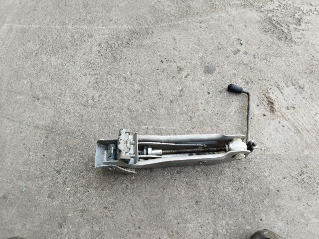 bontott AUDI A3 Emelő