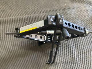 bontott AUDI A3 Emelő