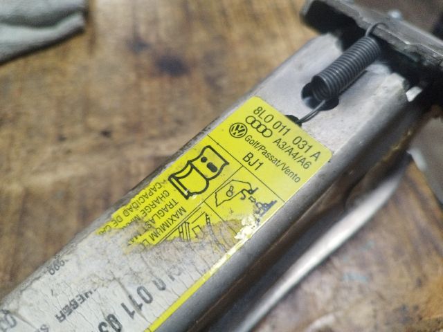 bontott AUDI A3 Emelő