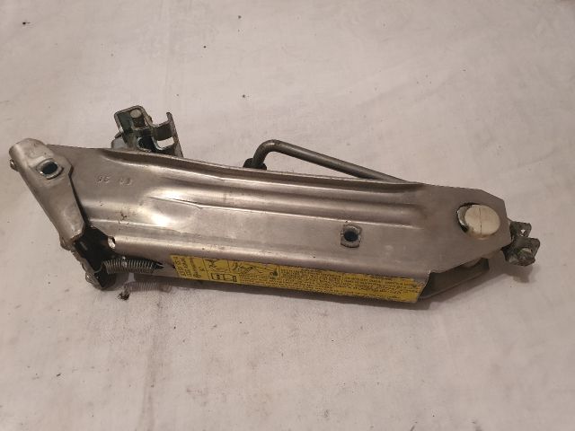 bontott AUDI A3 Emelő