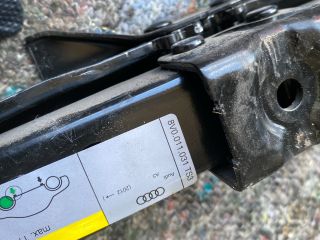 bontott AUDI A3 Emelő