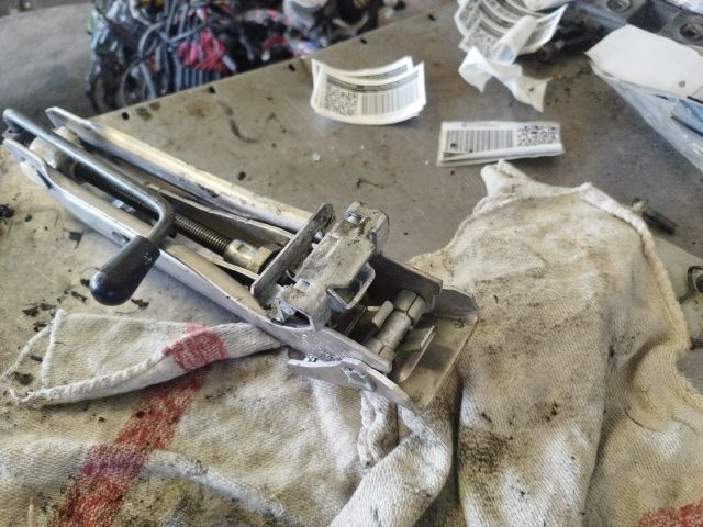 bontott AUDI A3 Emelő