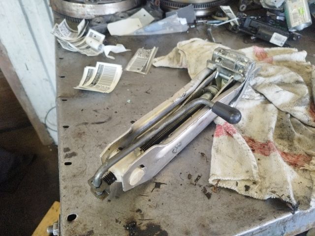 bontott AUDI A3 Emelő