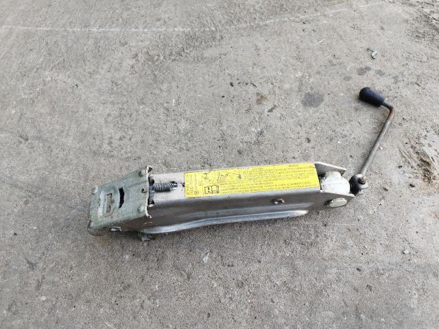 bontott AUDI A3 Emelő