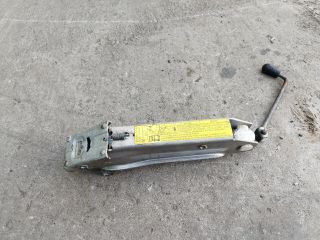 bontott AUDI A3 Emelő