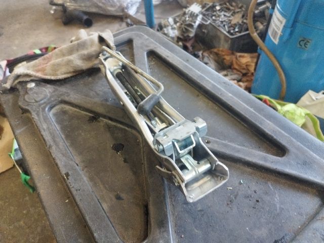 bontott AUDI A3 Emelő