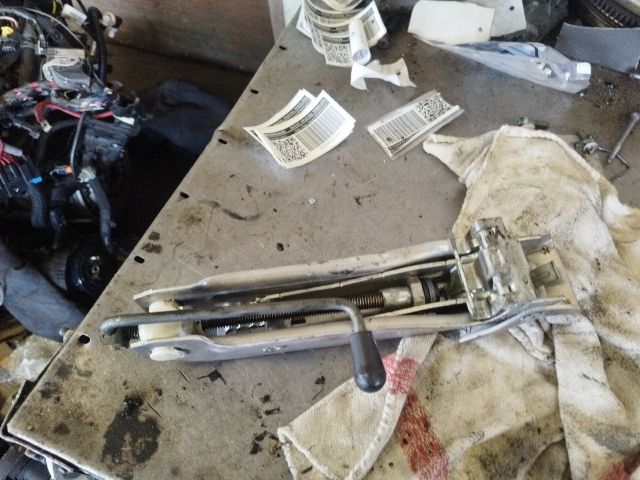 bontott AUDI A3 Emelő