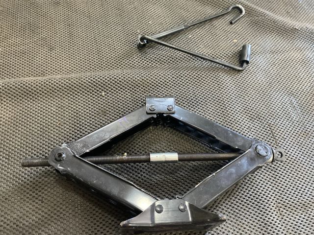 bontott AUDI A3 Emelő