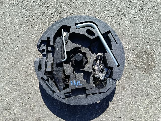 bontott AUDI A3 Emelő