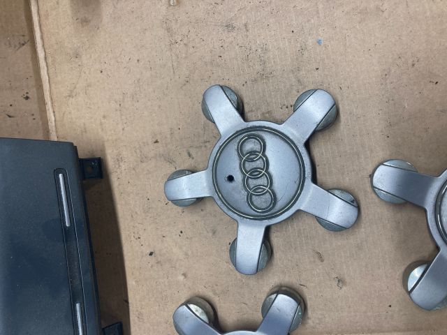 bontott AUDI A3 Felniközép Szett