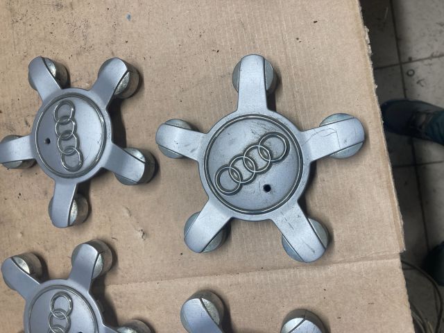 bontott AUDI A3 Felniközép Szett