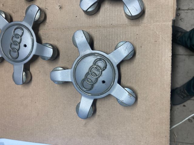 bontott AUDI A3 Felniközép Szett