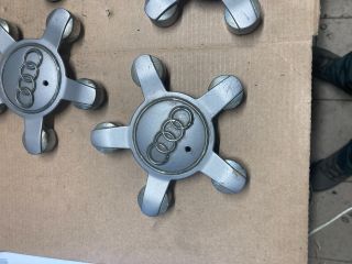 bontott AUDI A3 Felniközép Szett