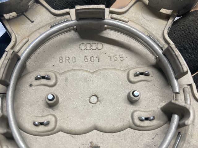 bontott AUDI A3 Felniközép Szett