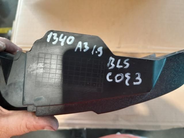 bontott AUDI A3 Felső Hűtőburkolat