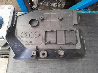 bontott AUDI A3 Felső Hűtőburkolat