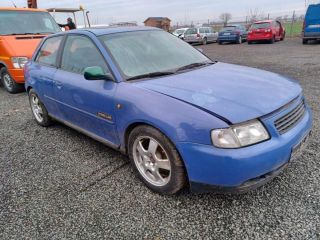 bontott AUDI A3 Felső Hűtőburkolat