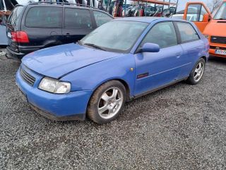 bontott AUDI A3 Felső Hűtőburkolat