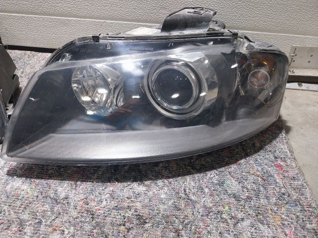bontott AUDI A3 Fényszóró Pár