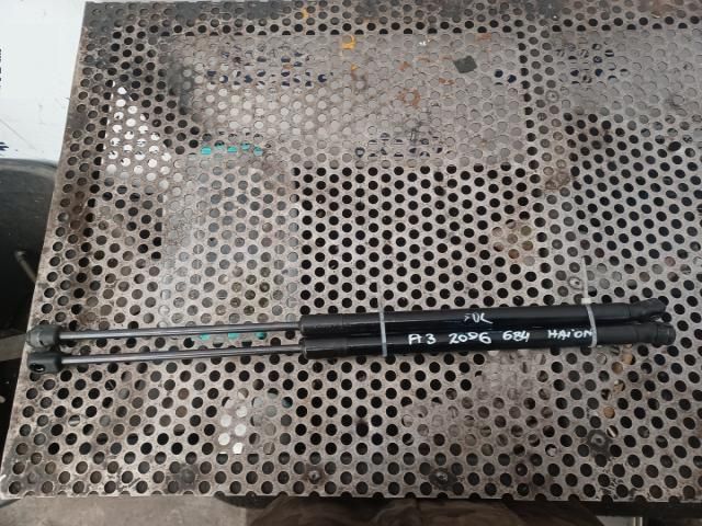 bontott AUDI A3 Gázrugós Kitámasztó Teleszkóp Csomagtérajtó Jobb