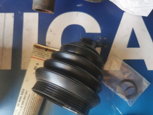 bontott AUDI A3 Hátsó Féltengely Gumiharang