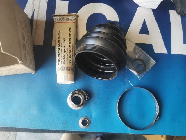 bontott AUDI A3 Hátsó Féltengely Gumiharang