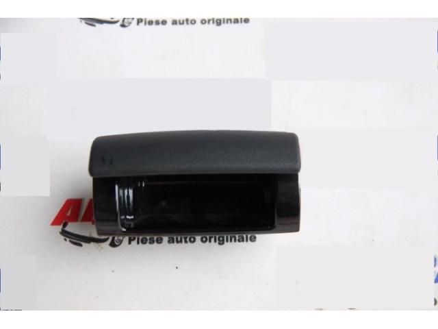 bontott AUDI A3 Hátsó Hamutartó