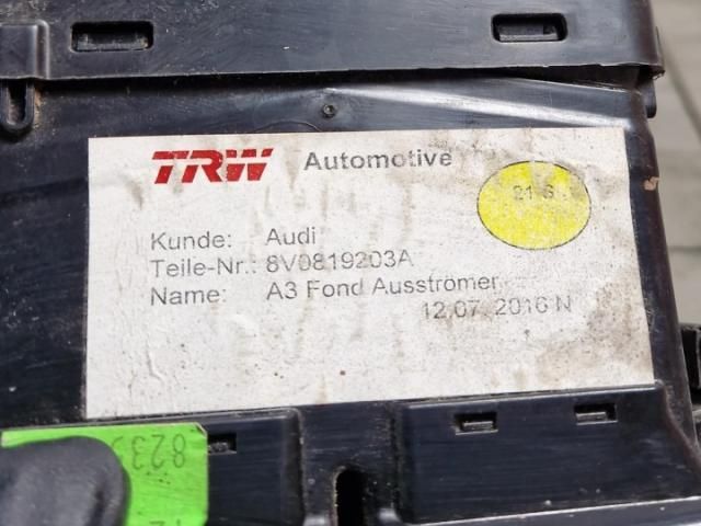 bontott AUDI A3 Hátsó középső Szellőző