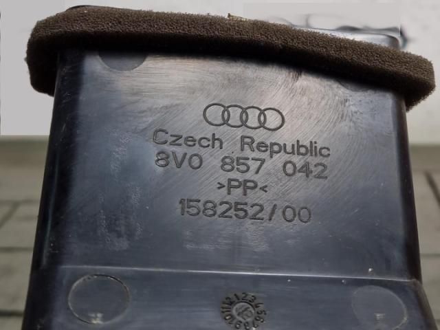 bontott AUDI A3 Hátsó középső Szellőző