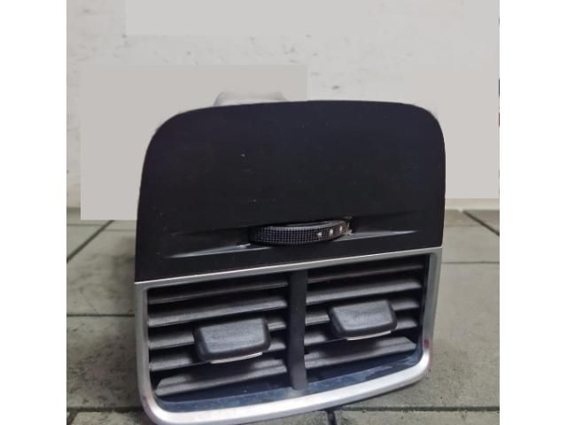 bontott AUDI A3 Hátsó középső Szellőző