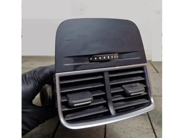 bontott AUDI A3 Hátsó középső Szellőző