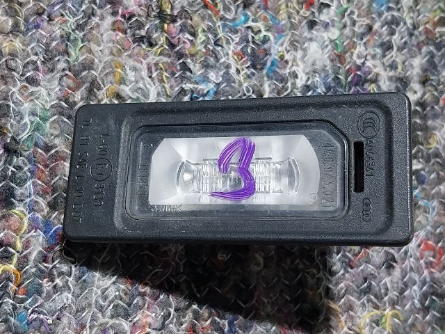 bontott AUDI A3 Hátsó Rendszámtábla Világítás