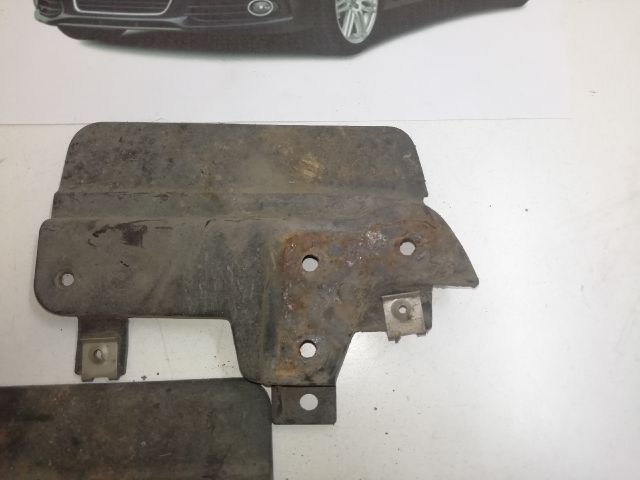 bontott AUDI A3 Hátsó Sárvédő Gumi Pár