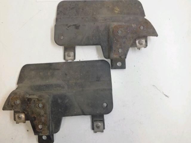 bontott AUDI A3 Hátsó Sárvédő Gumi Pár