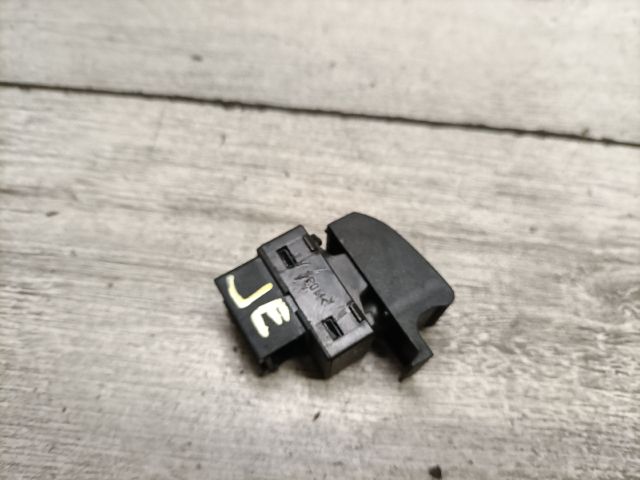 bontott AUDI A3 Jobb első Ablakemelő Kapcsoló