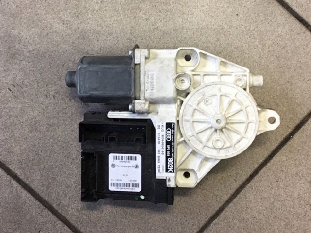 bontott AUDI A3 Jobb első Ablakemelő Motor