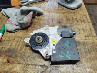 bontott AUDI A3 Jobb első Ablakemelő Motor