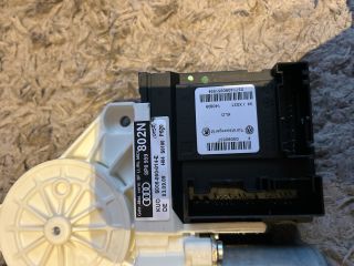 bontott AUDI A3 Jobb első Ablakemelő Motor