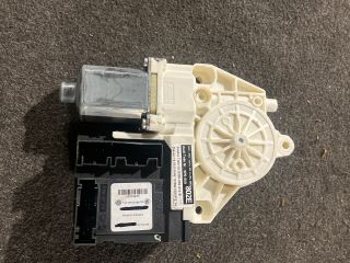 bontott AUDI A3 Jobb első Ablakemelő Motor