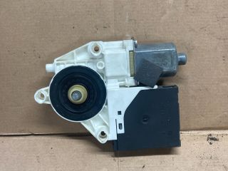 bontott AUDI A3 Jobb első Ablakemelő Motor