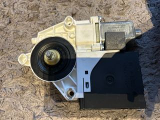 bontott AUDI A3 Jobb első Ablakemelő Motor