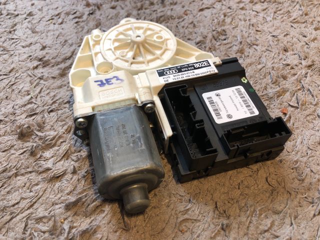 bontott AUDI A3 Jobb első Ablakemelő Motor