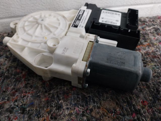 bontott AUDI A3 Jobb első Ablakemelő Motor