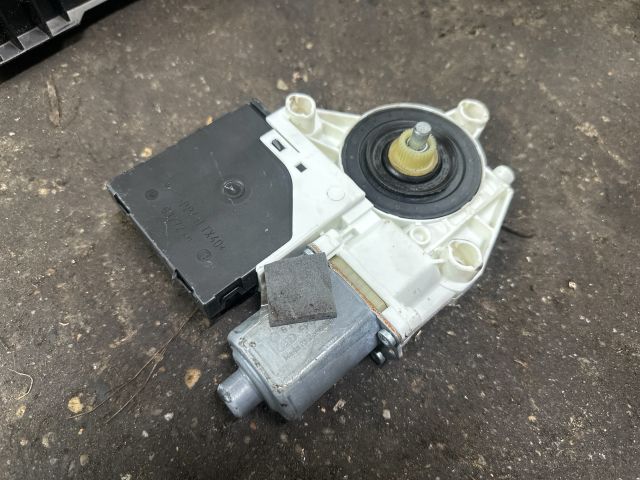 bontott AUDI A3 Jobb első Ablakemelő Motor