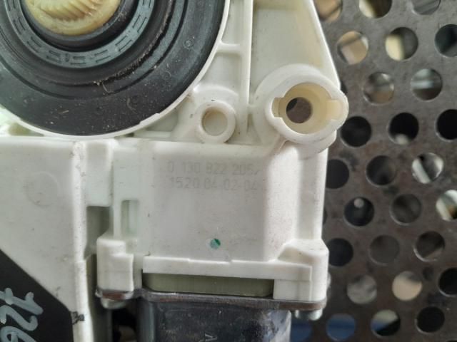 bontott AUDI A3 Jobb első Ablakemelő Motor