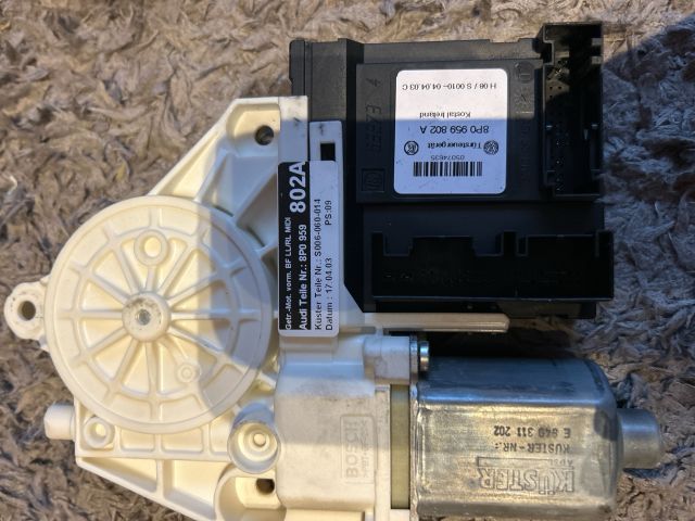 bontott AUDI A3 Jobb első Ablakemelő Motor