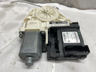 bontott AUDI A3 Jobb első Ablakemelő Motor