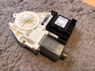 bontott AUDI A3 Jobb első Ablakemelő Motor